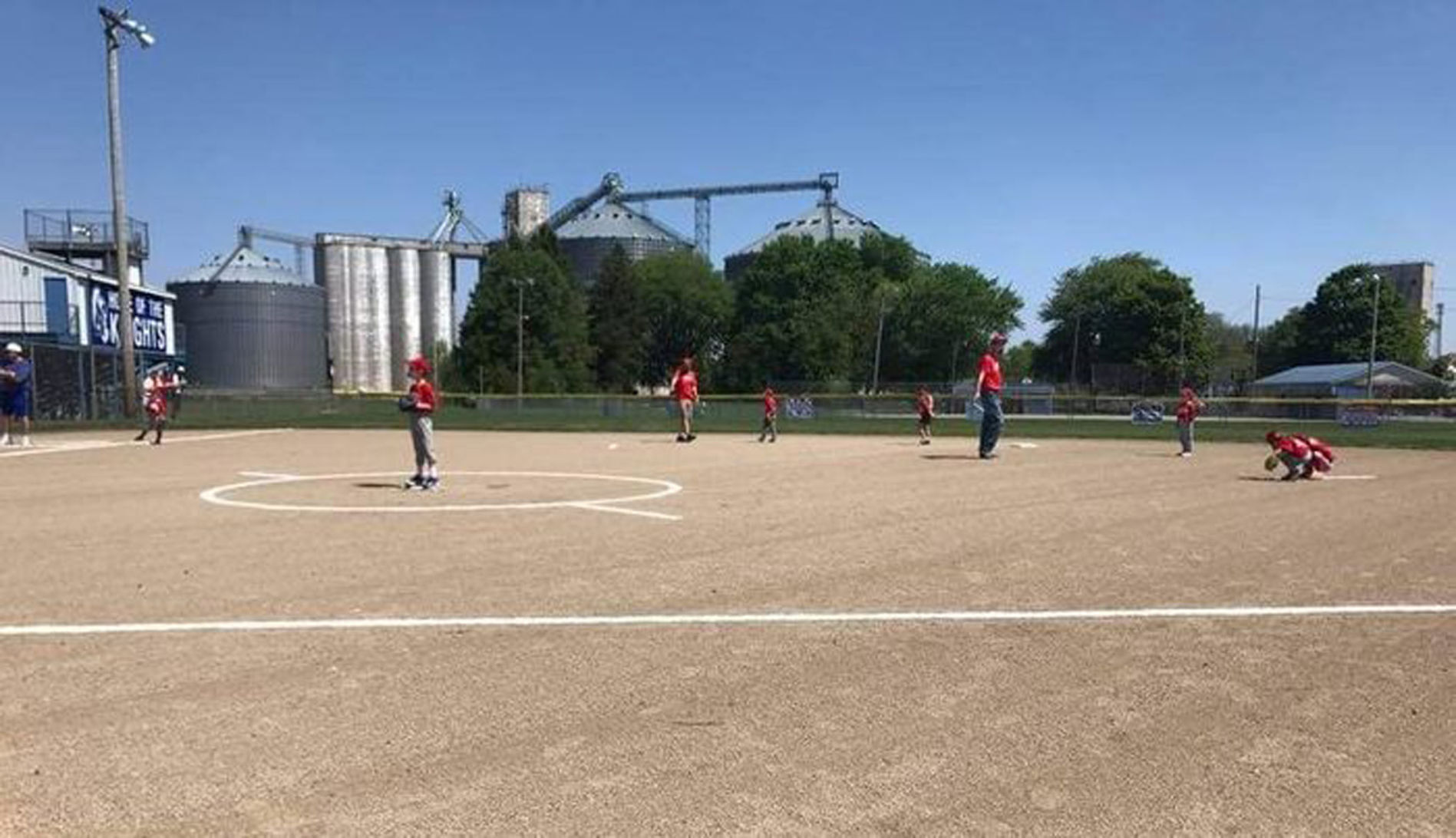 Farmeer City little league.jpg